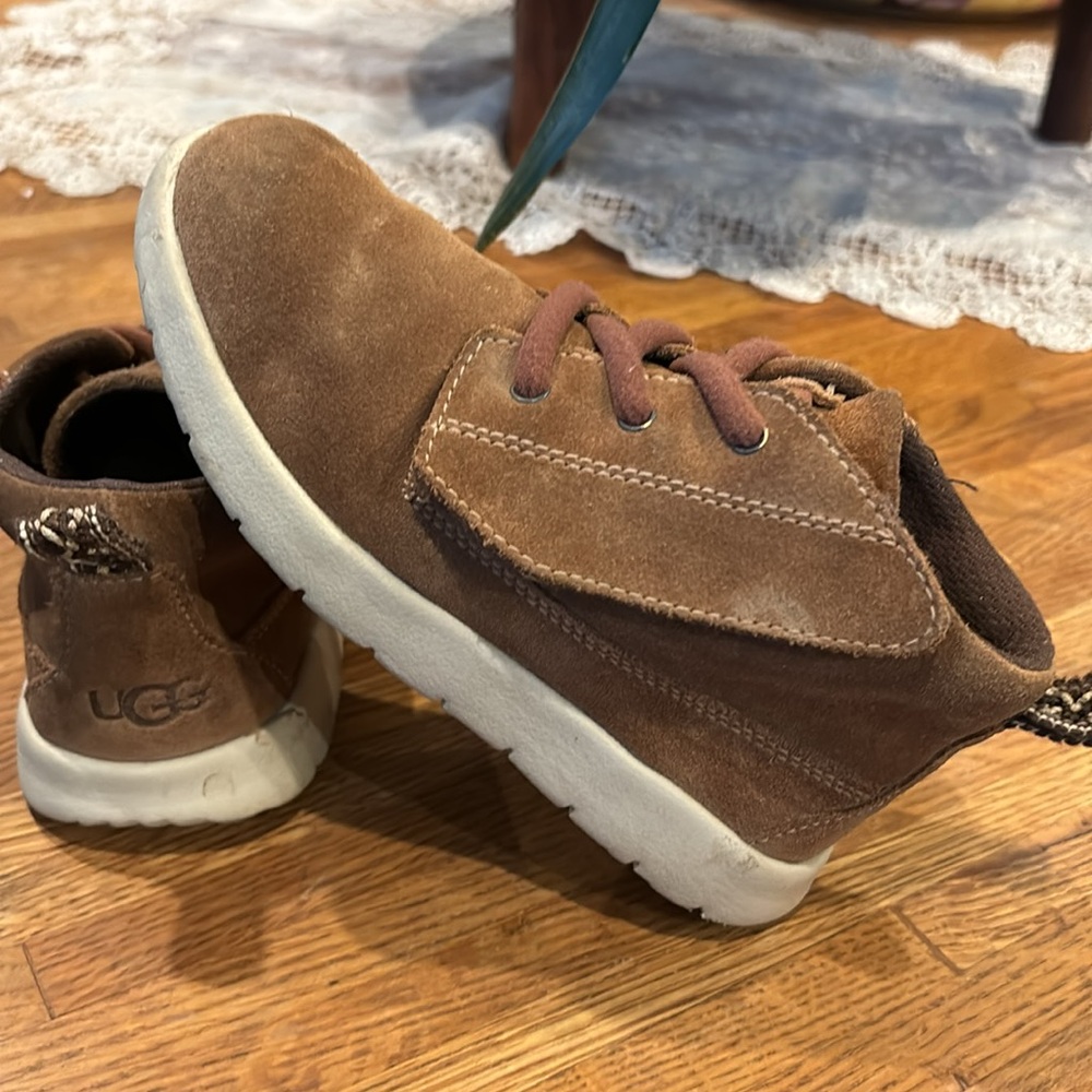 UGG Australia High top Sneakers Hoop&Loop kids size 11